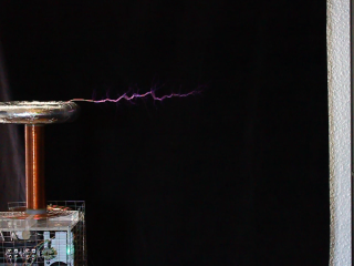 Tesla coil DRSSTC sparks