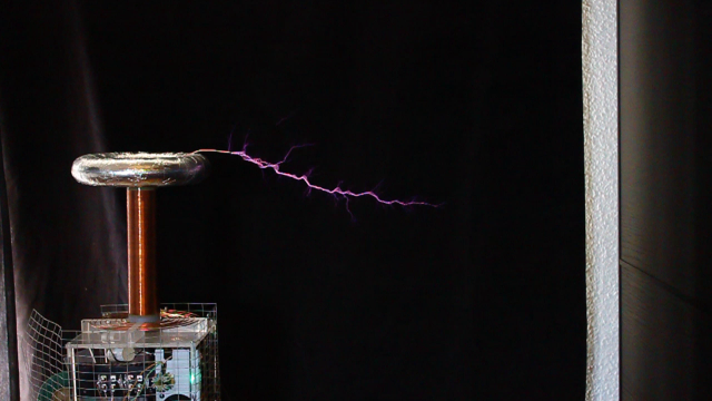 Tesla coil DRSSTC sparks