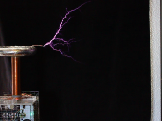 Tesla coil DRSSTC sparks