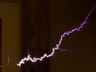 Tesla coil DRSSTC sparks