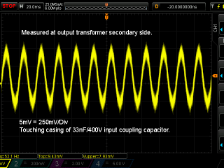 Tube amplifier 6P45S  noise test  touching input capacitor