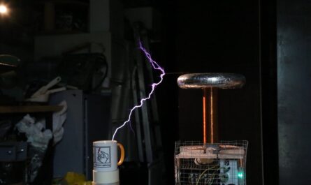 Star Wars - Imperial Death March, on a Musical Tesla Coil
