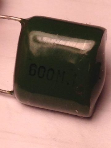 green capacitor 600M.1