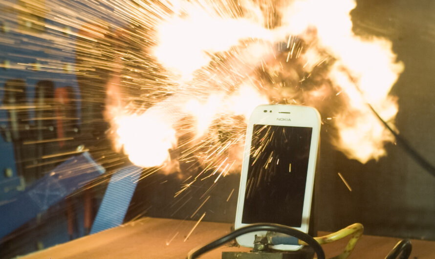 Nokia Lumia 710 Exploding in Slow Motion 1000fps